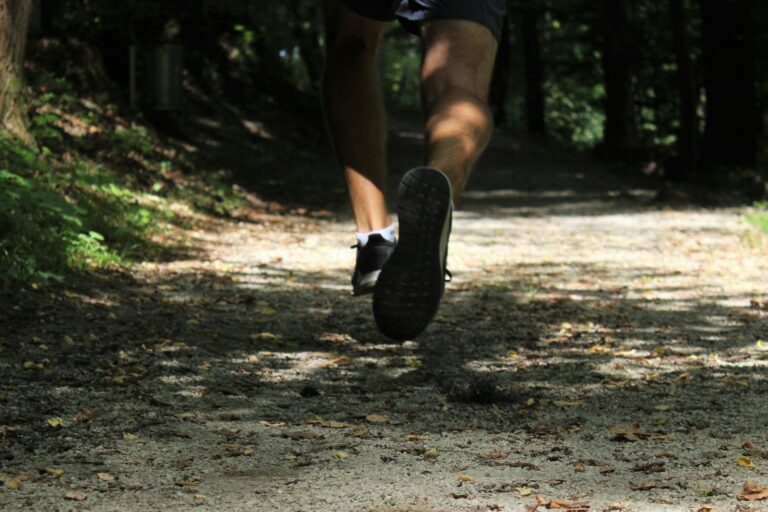 Est-il bon de marcher avec des chaussures de running ?